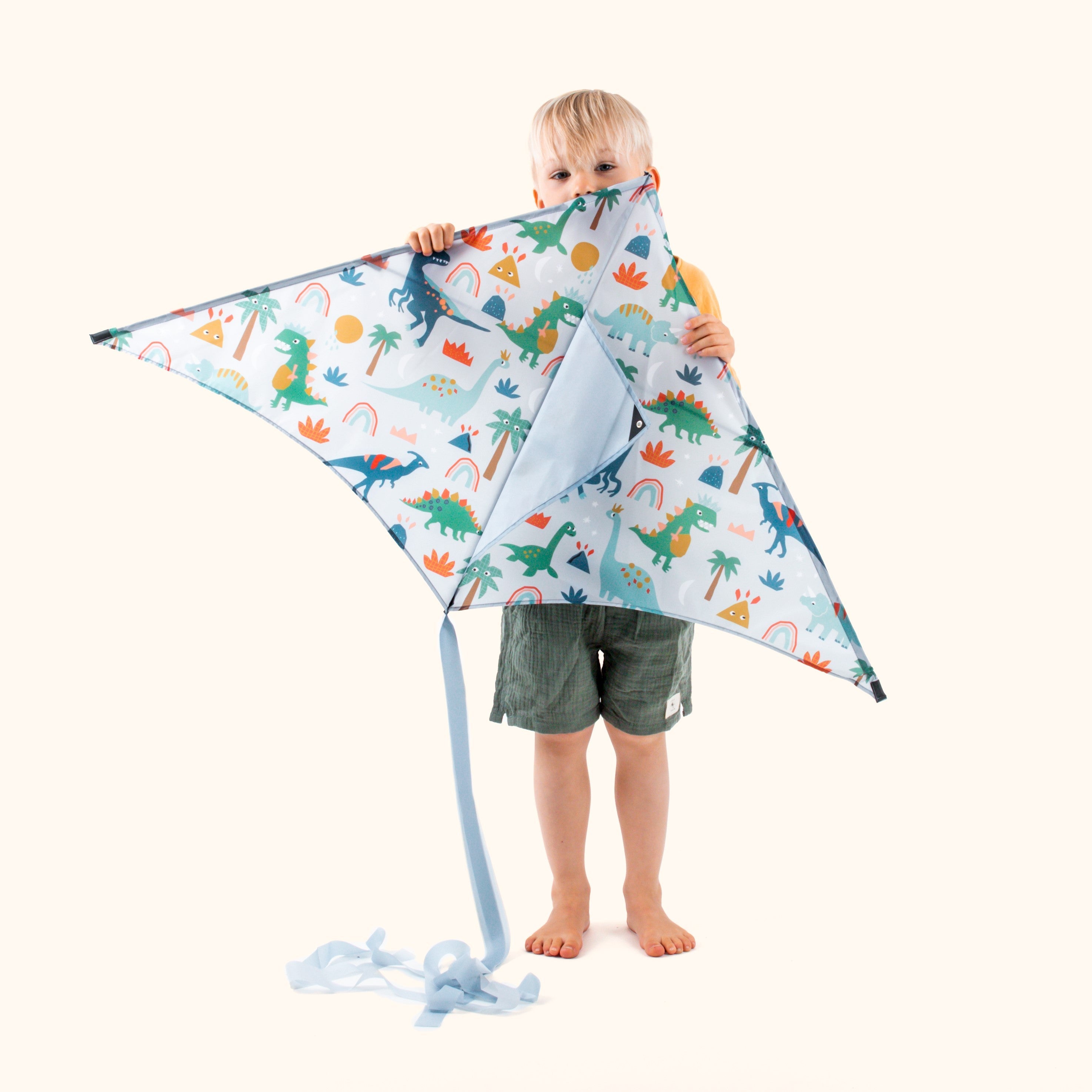 Lofty Kites dinos_cream.jpg__PID:8781c96f-b2fc-4d4f-9a1d-9f3098881a17